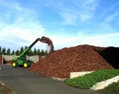 fenyőkéreg mozgatás